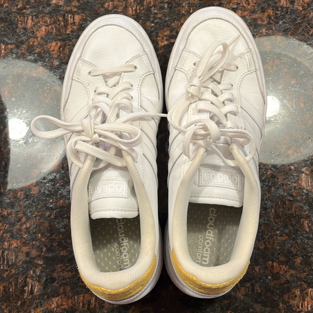 Cloadfoam Adidas white and yellow court shoes